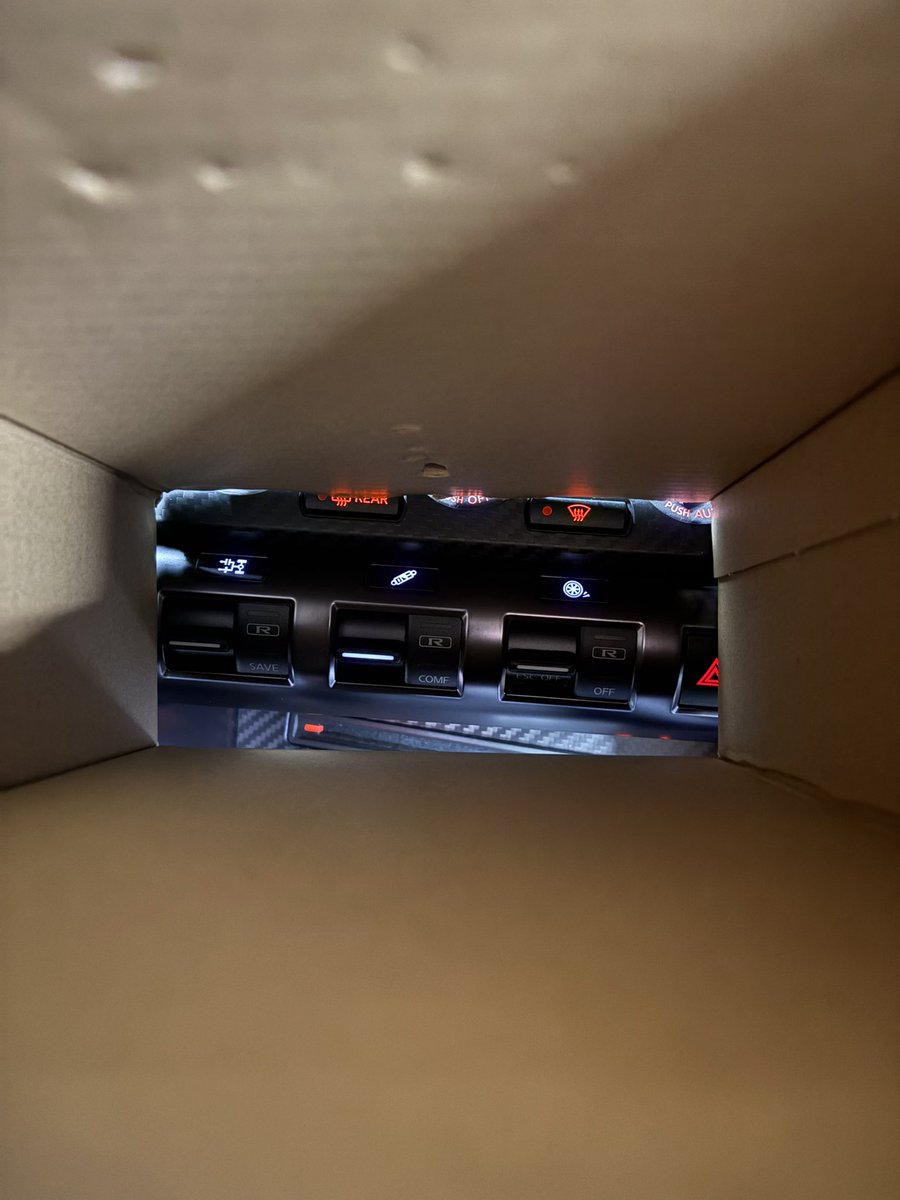 Best_R_GTR's tweet image. 納車整備  R35 NISMO

E/Gオイル 
オイルエレメント
ブレーキフルード
冷却水   
バッテリー
スタビライザーブッシュ 交換

セットアップスイッチのイルミ切れ  交換

みなさんのR35はセットアップスイッチのイルミ切れてたりしませんか？
気になる方は ご相談下さい😊

 #R35 
 #GTR専門店 
 #bestr