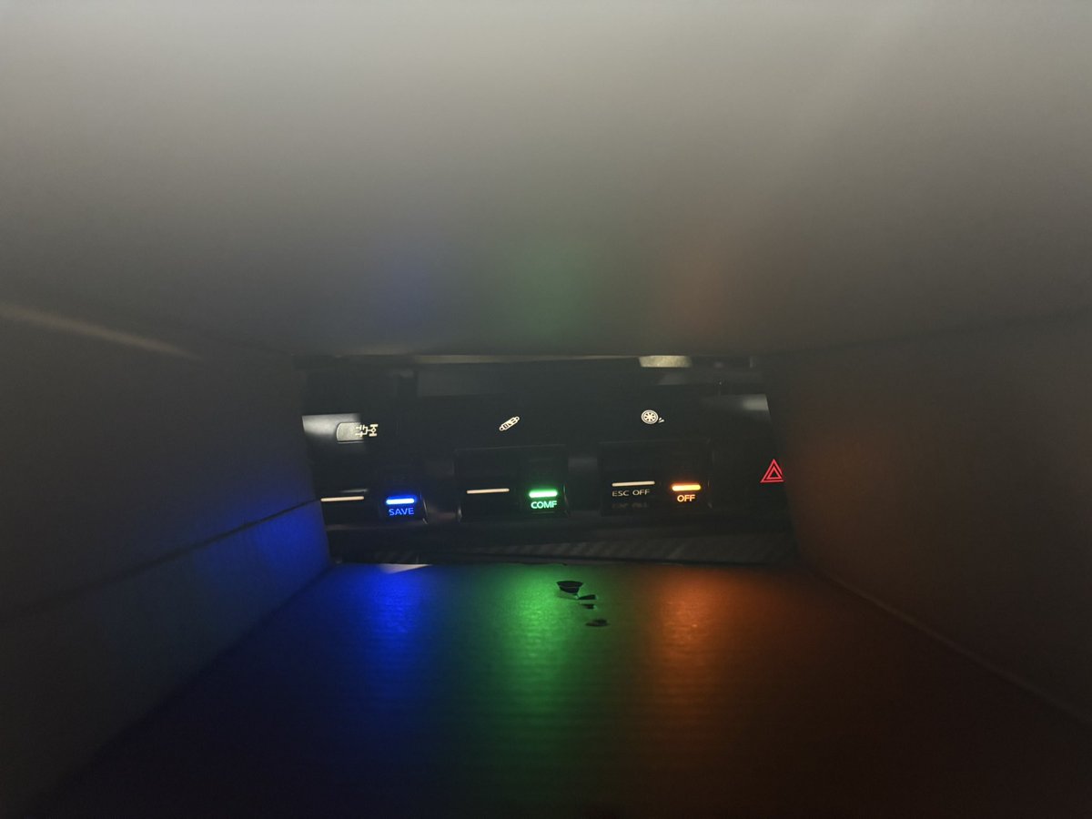 Best_R_GTR's tweet image. 納車整備  R35 NISMO

E/Gオイル 
オイルエレメント
ブレーキフルード
冷却水   
バッテリー
スタビライザーブッシュ 交換

セットアップスイッチのイルミ切れ  交換

みなさんのR35はセットアップスイッチのイルミ切れてたりしませんか？
気になる方は ご相談下さい😊

 #R35 
 #GTR専門店 
 #bestr