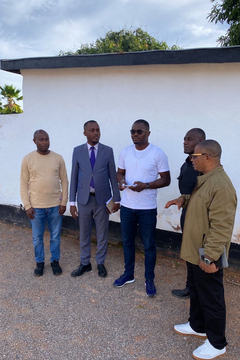 MayorRuhava's tweet photo. Leo katika Uwanja wa Ndege wa @KigomaUjijiMC nimepata fursa ya kuungana na viongozi mbalimbali kumsindikiza Gavana wa Mkoa wa Tanganyika, DRC, Mh. @ChrisKitungwa mara baada ya kukamilisha ziara yake hapa kwetu Kigoma. https://t.co/vq22fU0zon