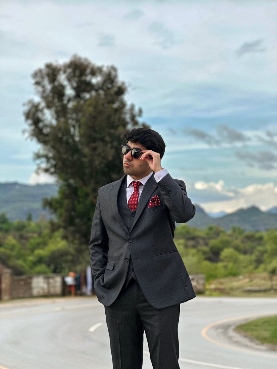 double_oh_rake's tweet photo. One picture out of all the weddings I attended in the past two weeks. Fair game? https://t.co/F1zdJK5jRQ