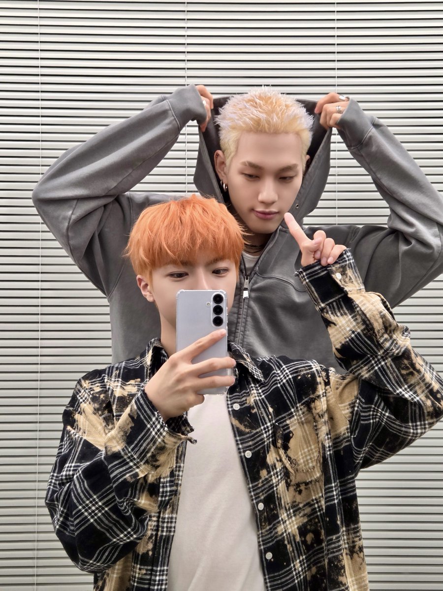 ALL(H)OURS tweet media