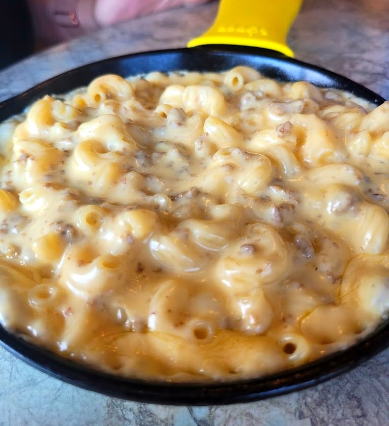 Mac N' Out tweet media