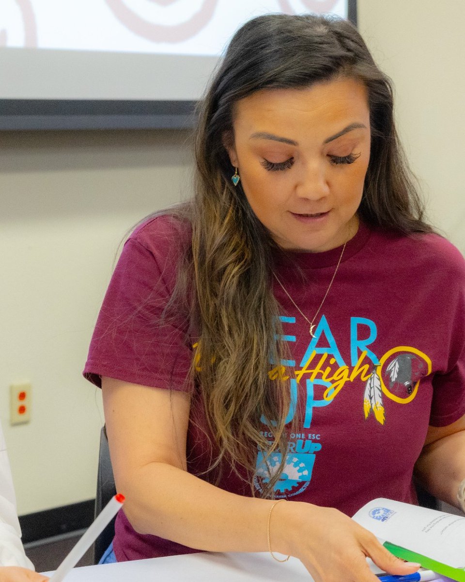 RegionOneGEARUP's tweet photo. 😃 The faces of Region One GEAR UP parents: Engaged, informed and ready to support their child's journey to college. #GEARUPWorks #GEARUPPathways https://t.co/PkuCKT9MLH