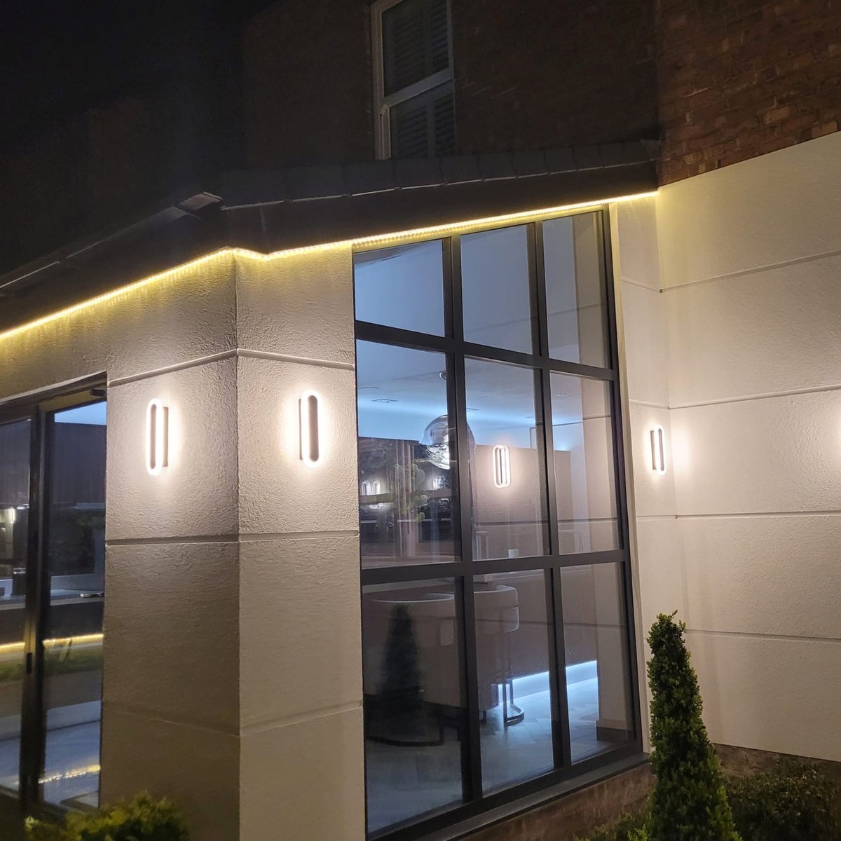 LEDTechLtd's tweet image. Get your garden summer ready ☀️! These real photos from a happy customer show how our weather resistant LED rope lights provide instant definition for decking and patios. Durable, easy to install, and built to last all season. #SummerReady #GardenLighting #RopeLights 💡🛠️