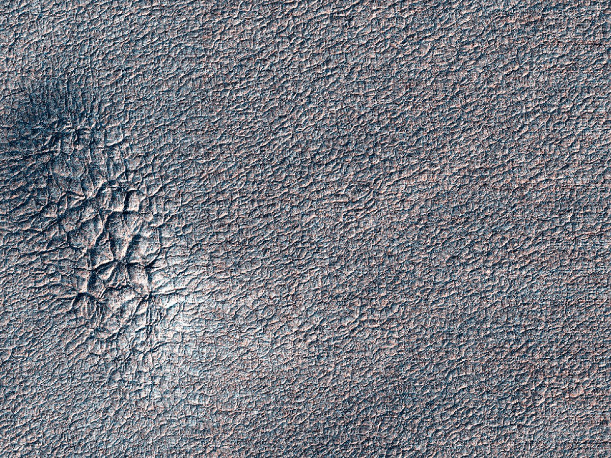 HiRISE's tweet image. HiPOD:A Curious Case of Positive-Relief

This observation captures a fractured feature on the South Polar layered deposits: is this an active feature? Changes in an earlier picture were hard to find due to lighting differences.

uahirise.org/hipod/ESP_0768…
#Mars #science #NASA