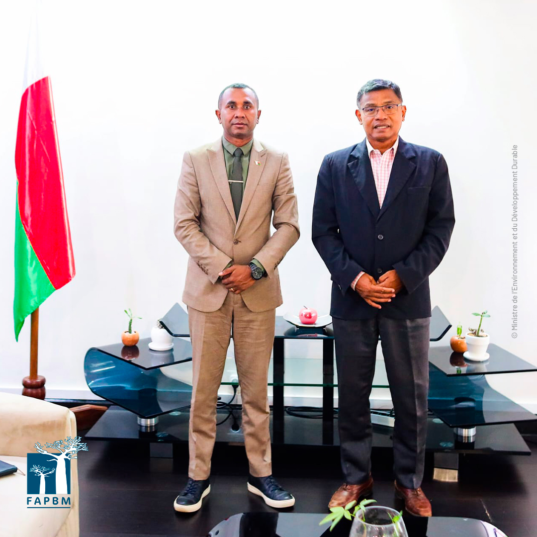 FAPBM's tweet photo. 🌿Strategic meeting between Mr Nolave Luck Aristide Andriatsihala, Minister for the Environment and Sustainable Development, and Dr Rija Ranaivoarison, Executive Director of FAPBM, held a strategic meeting to discuss priority and operational actions for Madagascar

#FAPBM #MEDD https://t.co/vBnn4DSeDr
