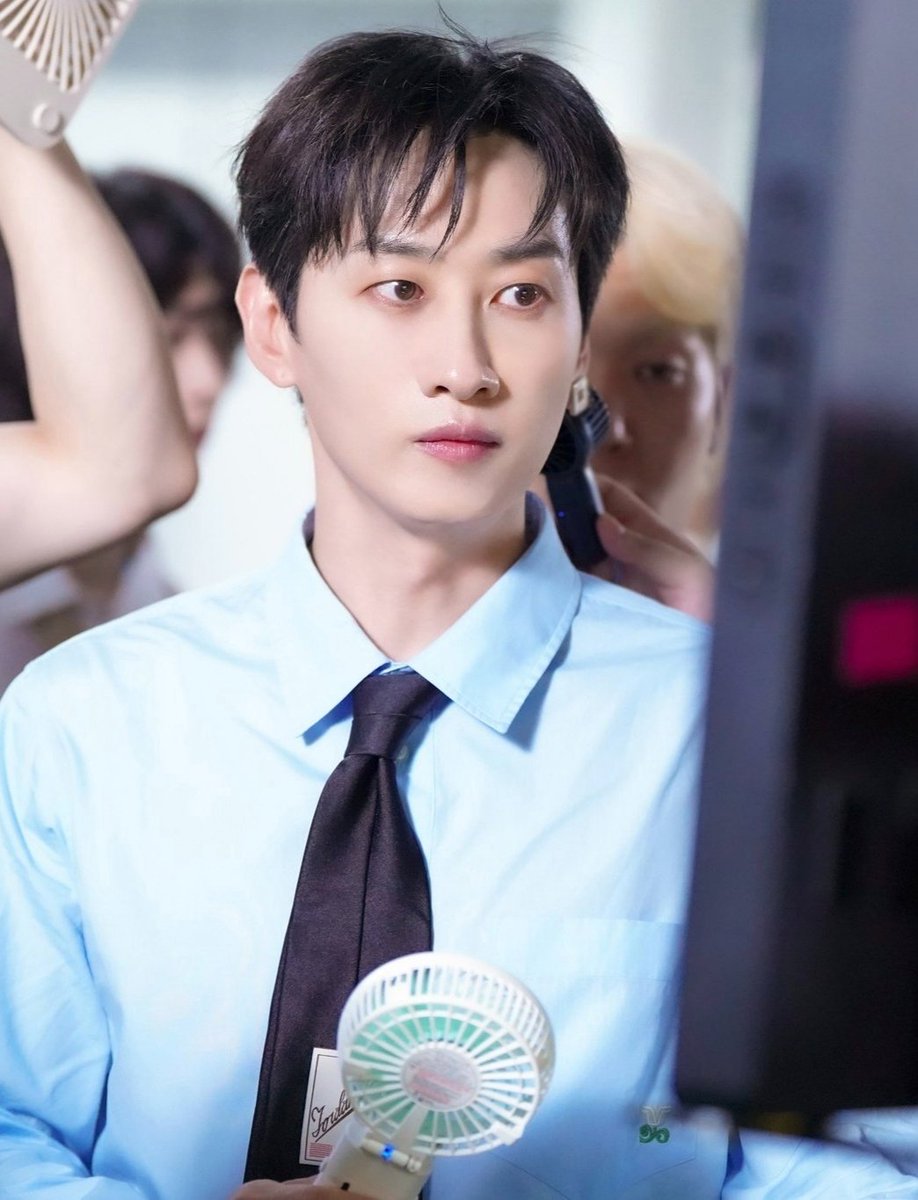 如果银赫和赫宰是一对亲兄弟呢🥺哥哥虽然表面冷酷但是十分细心会照顾人有成熟男人的魅力，弟弟善良幽默青春有活力，很会撒娇和陪伴🥰那么东海同学你会选择谁呢？还是说……🤫