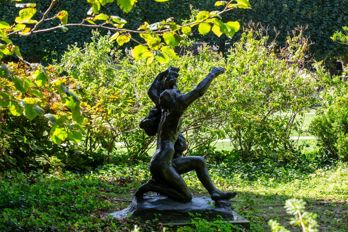 MuseeRodinParis's tweet photo. 🌿 Connaissez-vous les deux jardins thématiques du musée Rodin ?

De part et d’autre du « tapis vert » : le jardin des Sources et ses points d’eau, et le jardin d’𝑂𝑟𝑝ℎ𝑒́𝑒.

Bronzes monumentaux, cour, terrasses et bosquets célèbrent l’union de la sculpture et de la nature. https://t.co/GIkYAfNoNz
