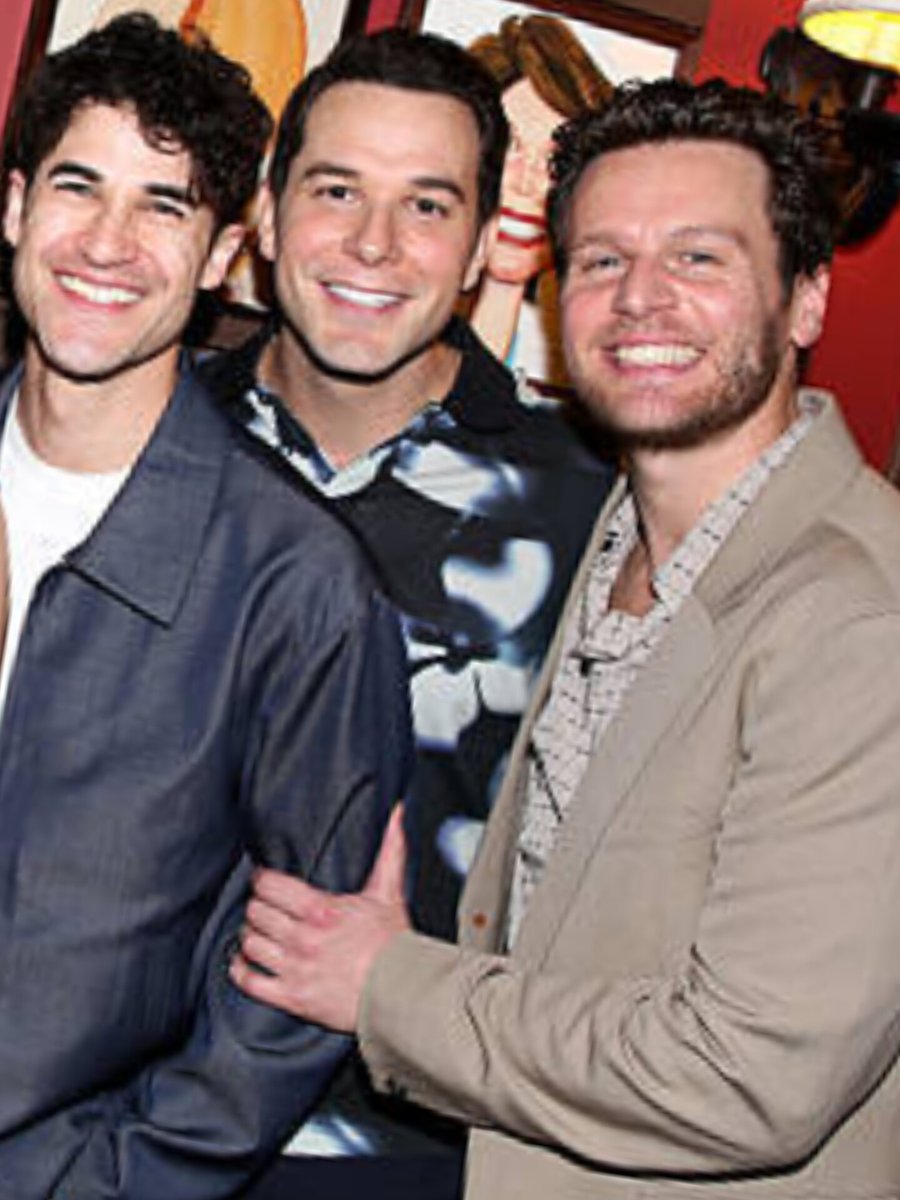 Brilliant and talented choir leaders aka Darren Criss, Skylar Astin and Jonathan Groff 🤩🎭🎶🕺🏻