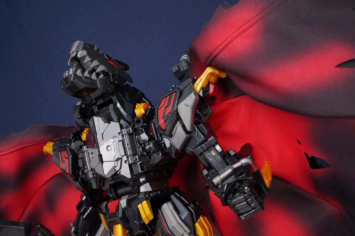 렉스카이저 블랙에디션.
혼자서도 변신할 수 있어!