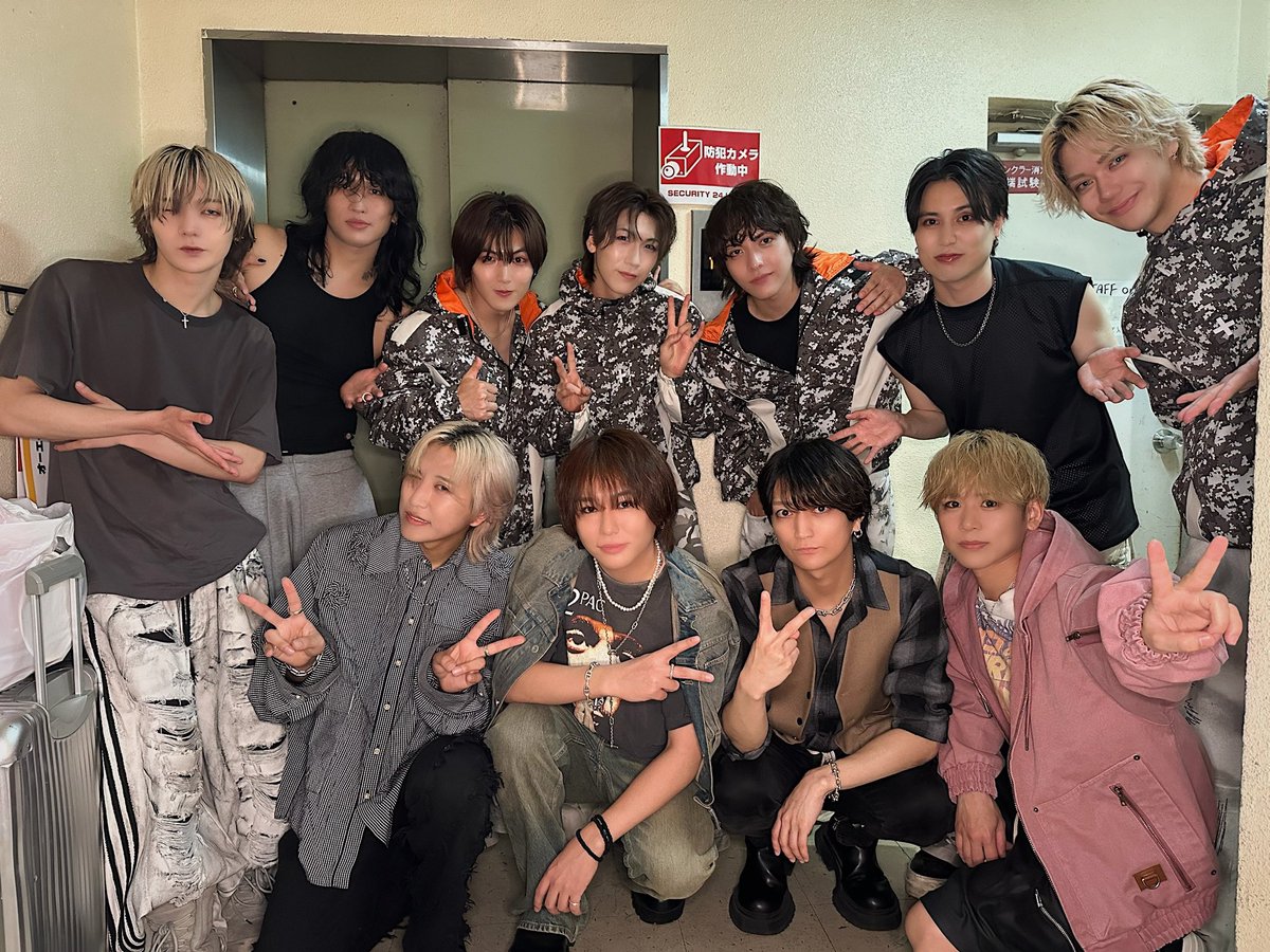 100liminal's tweet image. 2026.04.17
I$M presents「A Shining Place vol.6」

ESAKA MUSE

▼楽曲配信
nex-tone.link/A00213676

▼公式ファンクラブ
ohl.jp/feature/entry

@ism_0610 さん
@JXJ_official さんと📸

#OHL #OHL_FR1ENDS 
#ワンリミ #富士山