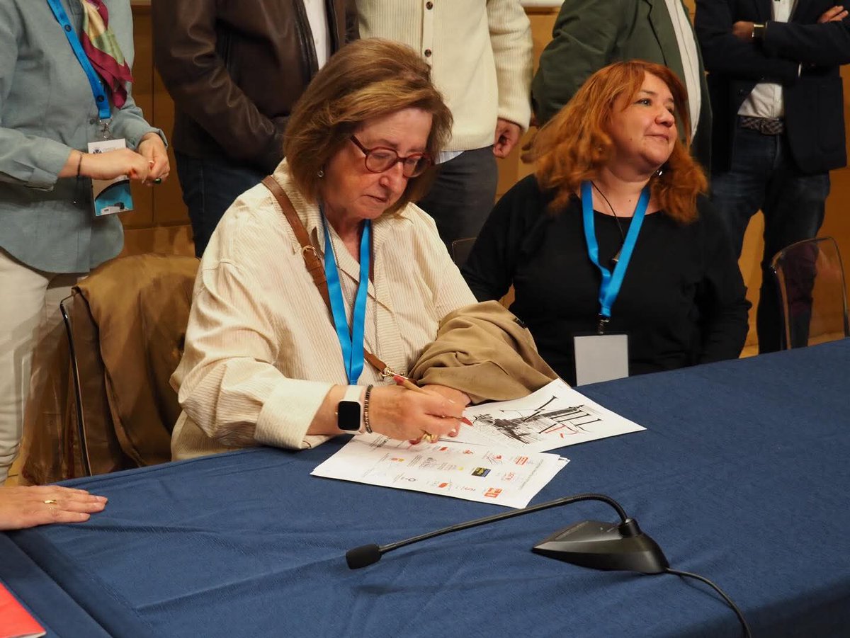 pce_cyl's tweet image. Firmamos el manifiesto de los 50 años de #Villalar.
Que vuelva comun al pueblo lo que del pueblo saliera.

Foto de Diputación IU-TLP
#cyl #valladolid #comuneros #castilla #23deabril