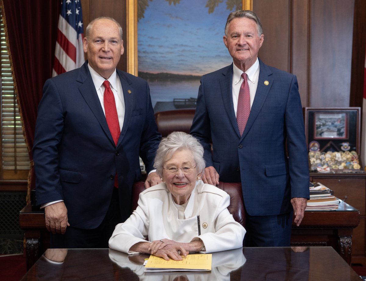 ✍️: I have signed multiple bills to enhance benefits for Alabama military members, veterans and their families.

🇺🇸Expanded tuition!
🇺🇸Workforce training benefits!
🇺🇸Spouse employment opportunities!
🇺🇸Cut state income tax for NG pay!
🇺🇸And more!

GOD BLESS OUR HEROES! #alpolitics