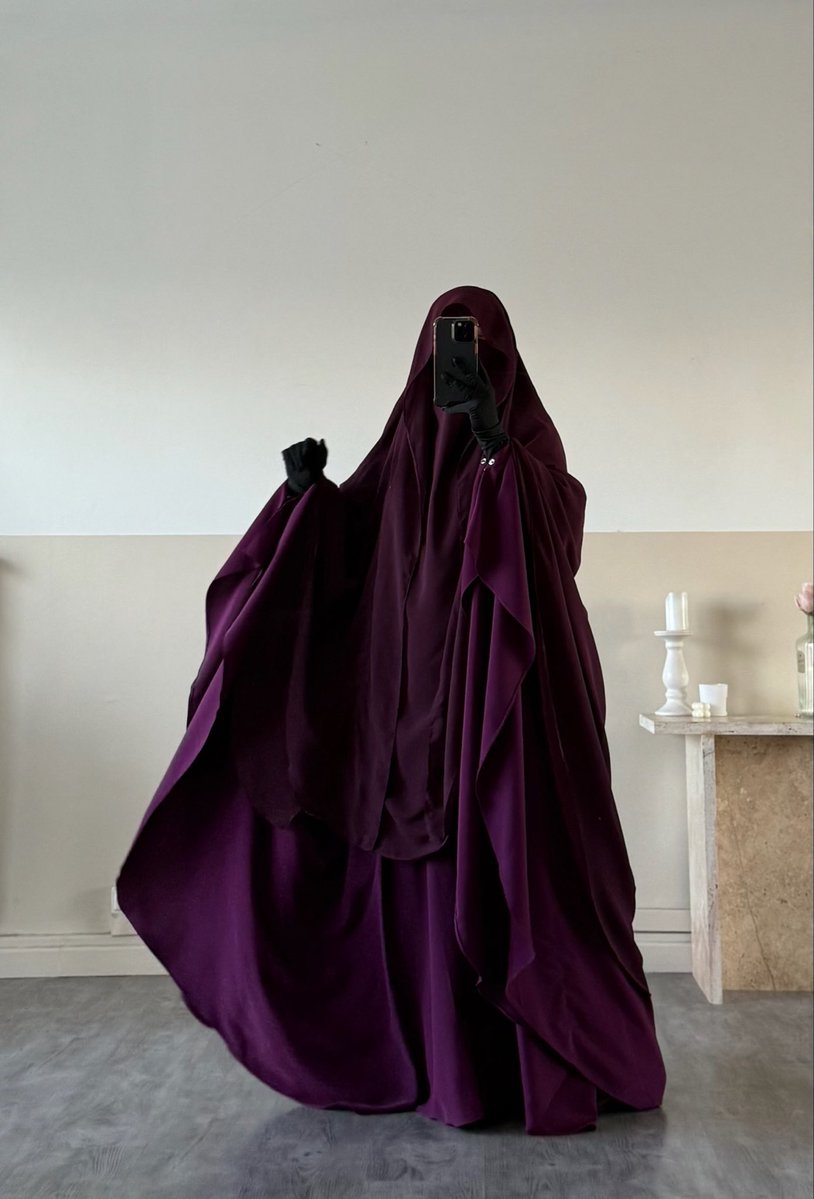 As salam alaykuna 🤍

Un petit conseil faites vos paniers dès maintenant , un gros code  est prévu pour ce soir 21h afin de laisser place à la nouvelle collection et vous préparer encore + de belles choses pour Aiid adha . 

L’occasion d’avoir des tenues de Queens à petit prix🤭