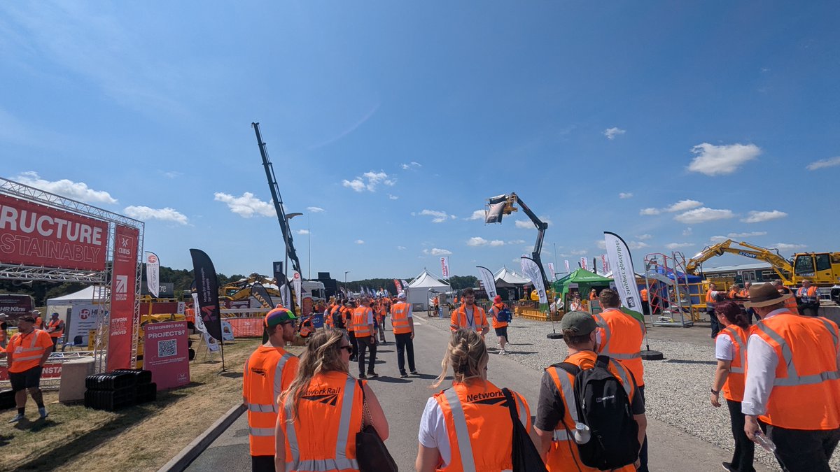 RBF1858's tweet photo. Heading to @railliveuk ? Don’t just attend, make a difference!
We need volunteers to help us support the #RailwayFamily at the industry’s biggest event🙏🏽
Contact Emma: 📩 volunteer@railwaybenefitfund.org.uk

#Volunteers #UKRailIndustry #RailwayFamily https://t.co/pUjq7AmBEu