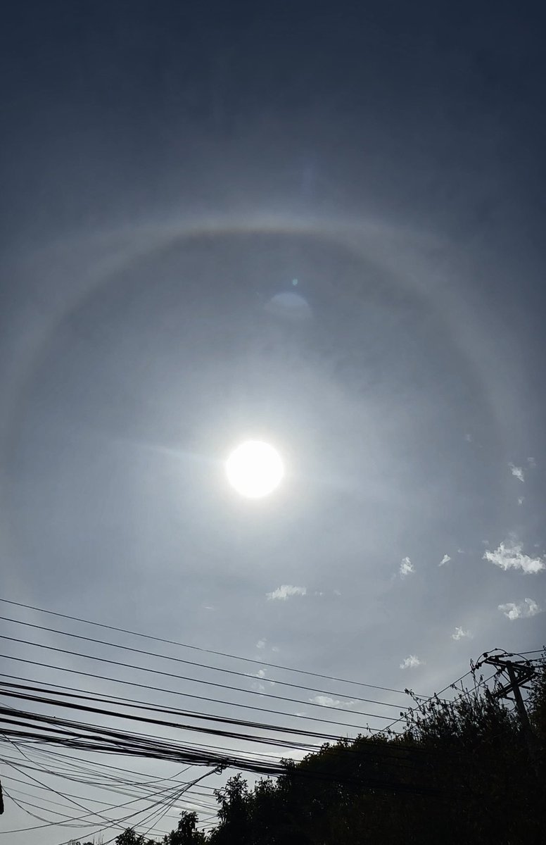 Arco Tangente Superior y Halo Solar de 22º en Viña del Mar, Chile.  

10:42 am - 17/04/2026

#ViñadelMar #UpperTangentArc