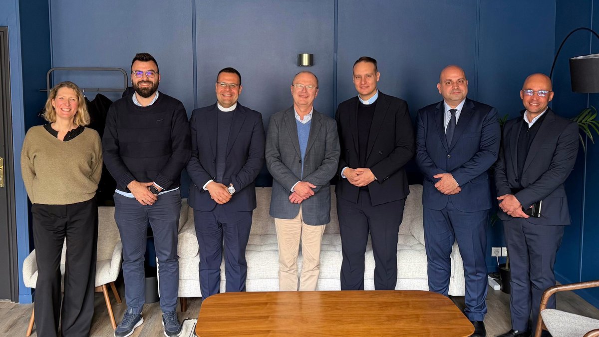 uAntonine's tweet photo. From research to PhD pathways: new opportunities are taking shape!

Antonine University signs a research track agreement with JUNIA, the French Graduate School of Science and Engineering, enabling students to engage in international research and pursue co-supervised doctoral programs.

Read the full news on https://t.co/VgWxyI73OJ

#uAntonine #uA_News #uA_Engineering #uA_International #uA_Research
