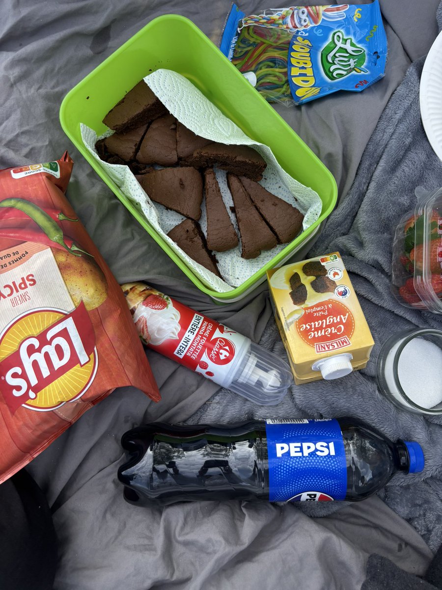 dramatic princess tweet media