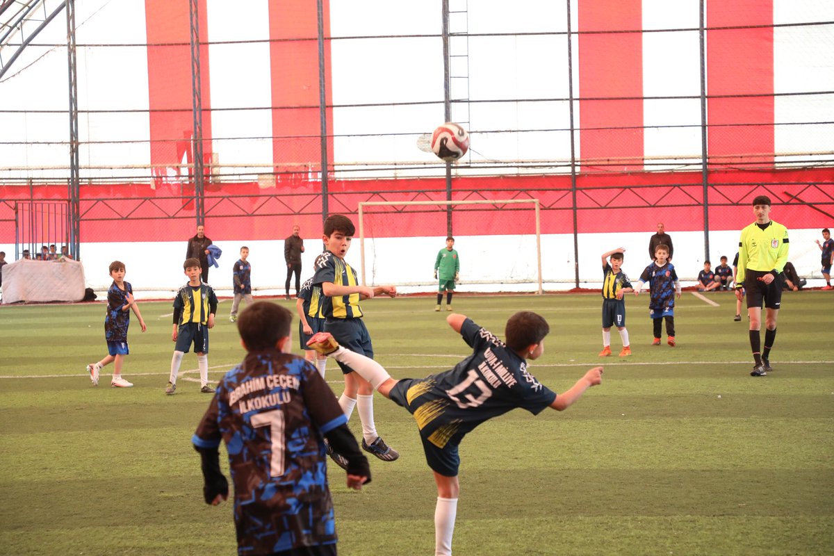 GSB_Agri's tweet photo. 23 Nisan Ulusal Egemenlik ve Çocuk Bayramı etkinlikleri kapsamında düzenlenen Minikler Futbol Turnuvası final müsabakasıyla tamamlandı.

Detaylar 

https://t.co/mePzgiOkNV https://t.co/c6bwv95Yz4