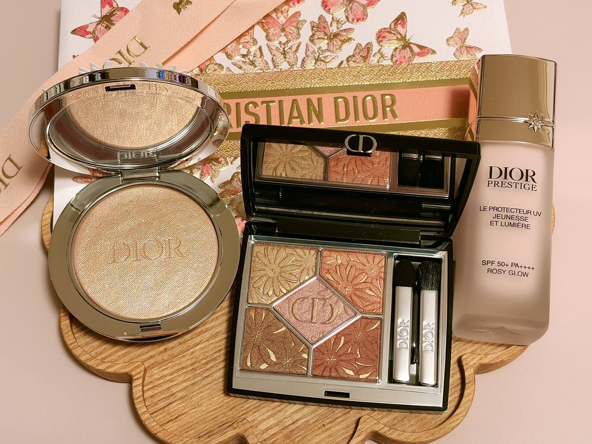 ay_museum's tweet photo. #コスメ購入品 #Dior
どうしてもこのかわいいサマコレがほしくて、予約して受け取ってきた！もうないと思ってたルミナイザーも買えてうれしい、ピンクオレンジの組み合わせがどれもかわいい🥲❤️‍🔥ノベルティの鏡狙いで、ロージーグロウまで買っちゃった…BBと合わせ使いする、なんて贅沢… https://t.co/zaW4YSF4s6