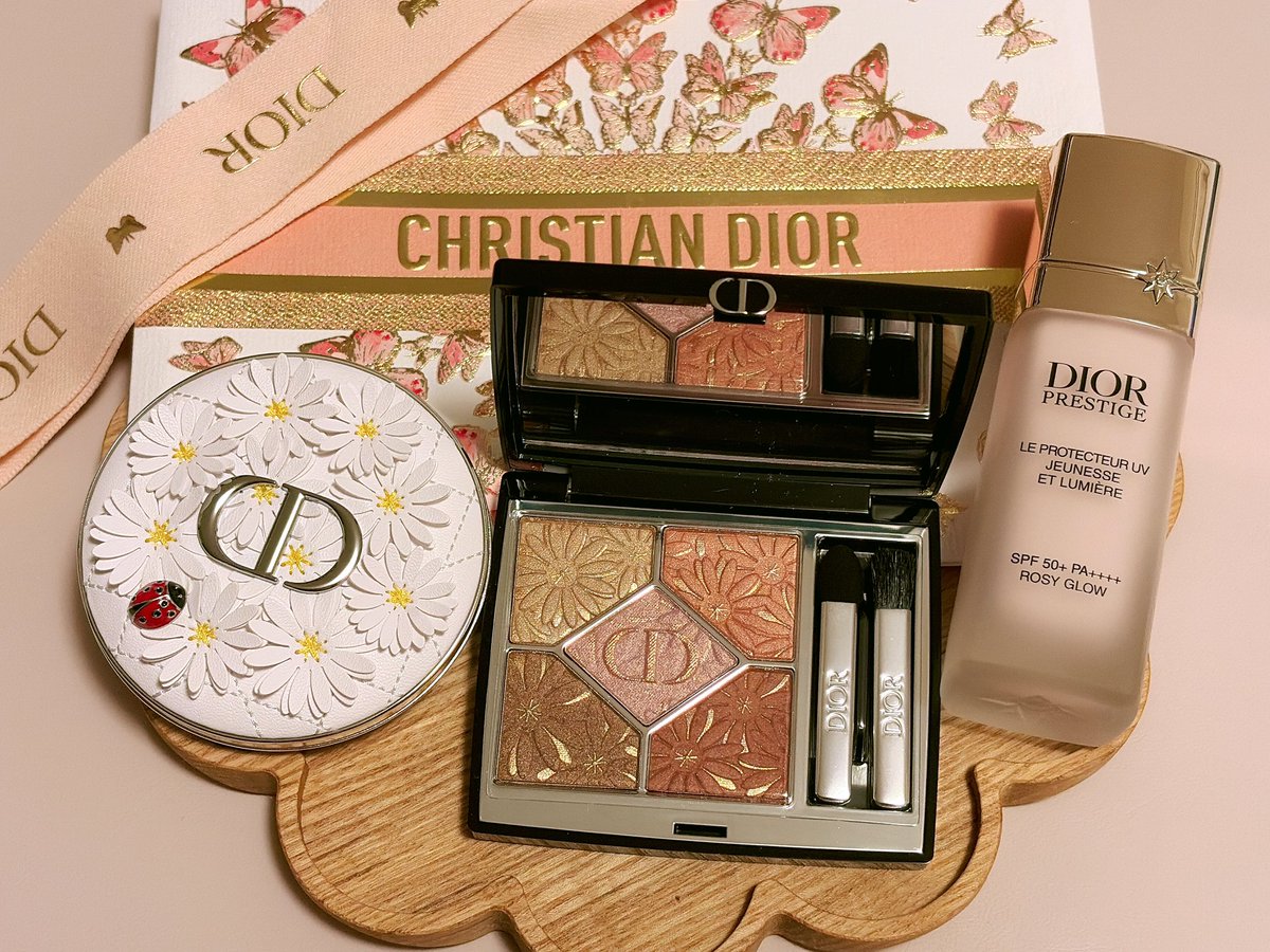 ay_museum's tweet photo. #コスメ購入品 #Dior
どうしてもこのかわいいサマコレがほしくて、予約して受け取ってきた！もうないと思ってたルミナイザーも買えてうれしい、ピンクオレンジの組み合わせがどれもかわいい🥲❤️‍🔥ノベルティの鏡狙いで、ロージーグロウまで買っちゃった…BBと合わせ使いする、なんて贅沢… https://t.co/zaW4YSF4s6