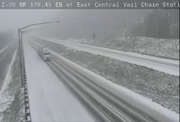 BianchiWeather's tweet image. Looking pretty slick at Vail Pass already, and conditions going downhill at the tunnels now also:

Worst of the mountain driving will be between now and mid-afternoon, improving later this afternoon.

#COwx