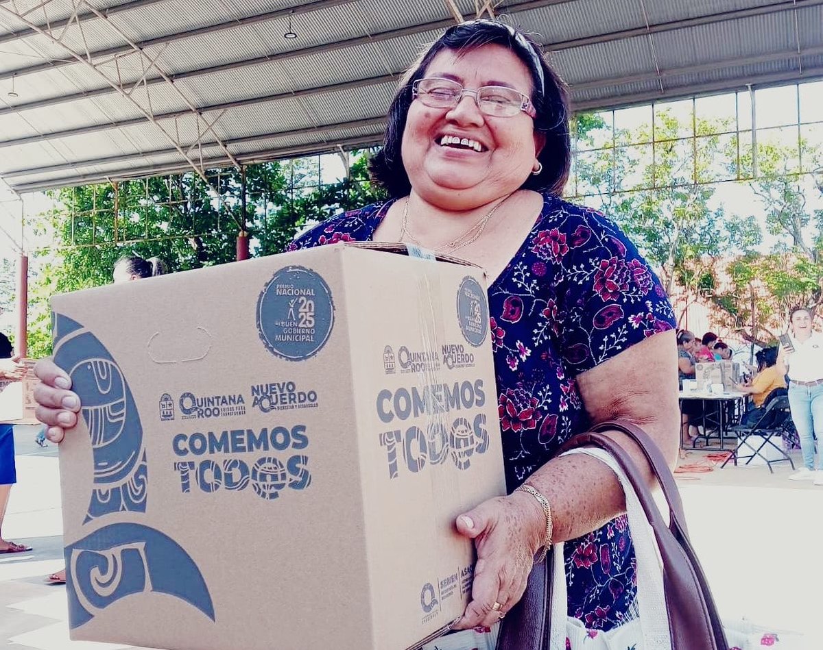 MaraLezama's tweet image. 📣 Amigas y amigos de #BenitoJuárez

Si son beneficiari@s del programa Comemos Tod@s les recordamos que continúan las entregas de los paquetes alimenticios. 📦 

En este enlace pueden descargar su comprobante de persona titular beneficiaria 
📲 sebien.qroo.gob.mx/comemostodasyt…