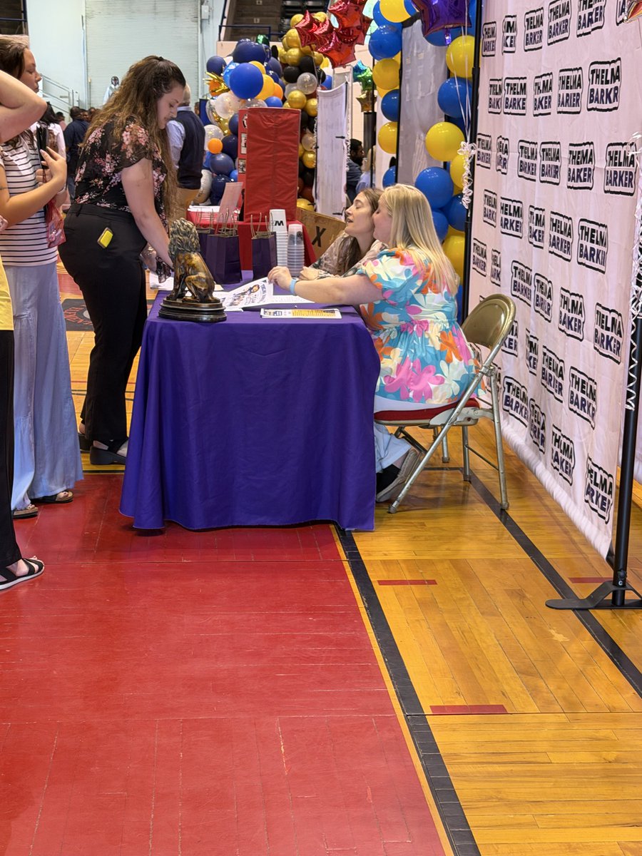KarenEd_42's tweet image. Proud to represent Thelma Barker at the job fair!
Our team enjoyed connecting with future educators and sharing the incredible work happening in our school community. Excellence Every Day the Lion Way! 
#ThelmaBarker #Teamwork #Education #FutureEducators