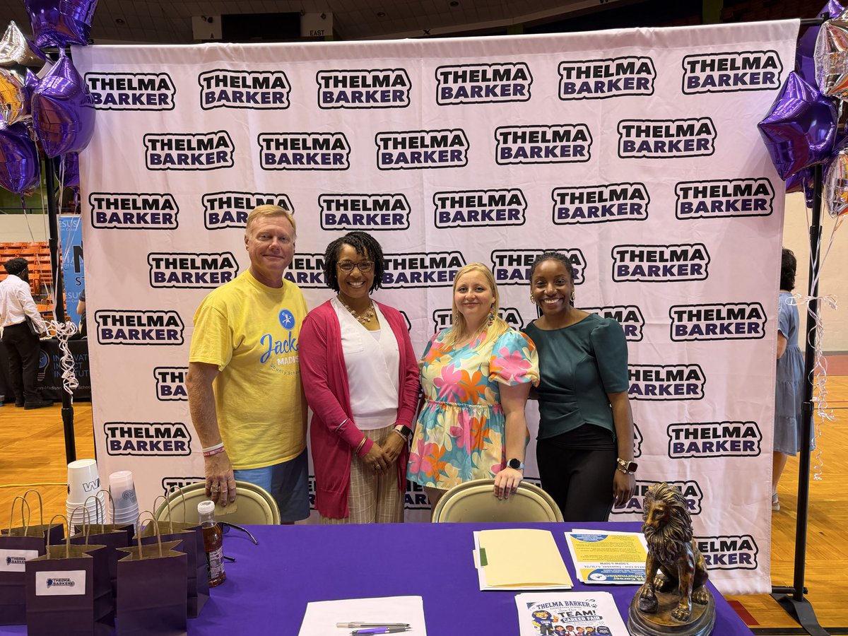 KarenEd_42's tweet image. Proud to represent Thelma Barker at the job fair!
Our team enjoyed connecting with future educators and sharing the incredible work happening in our school community. Excellence Every Day the Lion Way! 
#ThelmaBarker #Teamwork #Education #FutureEducators