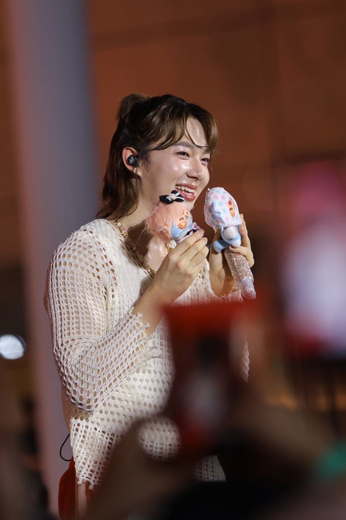 centralwOrld tweet media