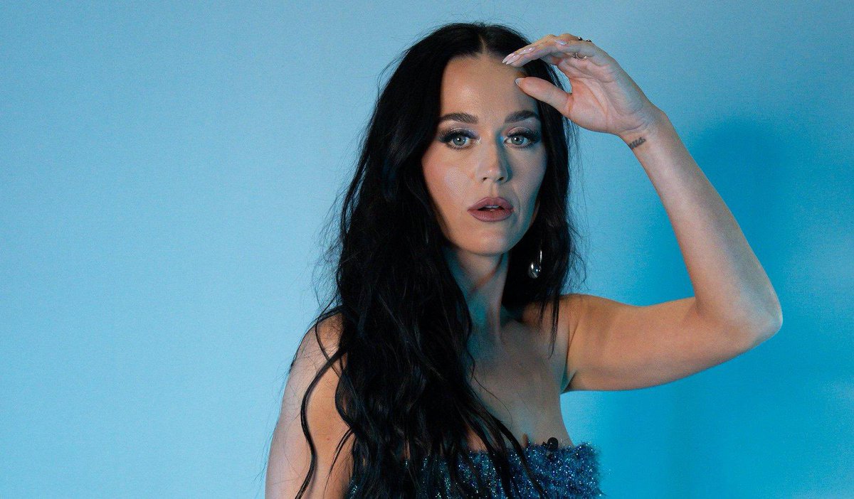Monthly Listeners — Spotify:                

#21. Katy Perry — 72.055.102 (+416.888) *New Peak*