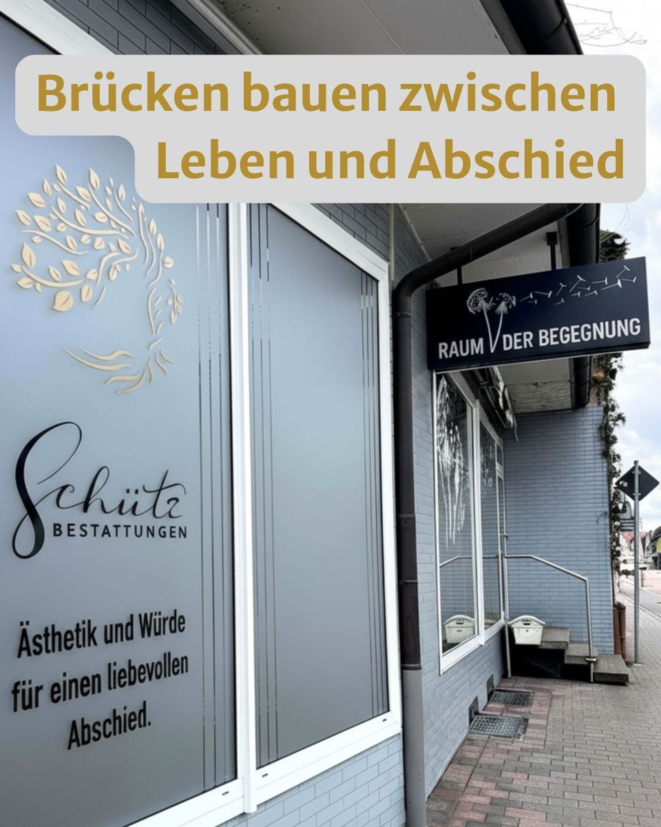 SchuetzAD's tweet image. 🛠️ „Vom Bestatter zum Brückenbauer“: Wir bauen einen Raum, der Gespräche über Leben, Abschied &amp;amp; Vorsorge möglich macht – ohne Schwere, ohne Druck.
📖 Blogpost: bestattungen-schuetz.de/2026/04/17/bru…
#Vorsorge #Trauer #Selbstbestimmung