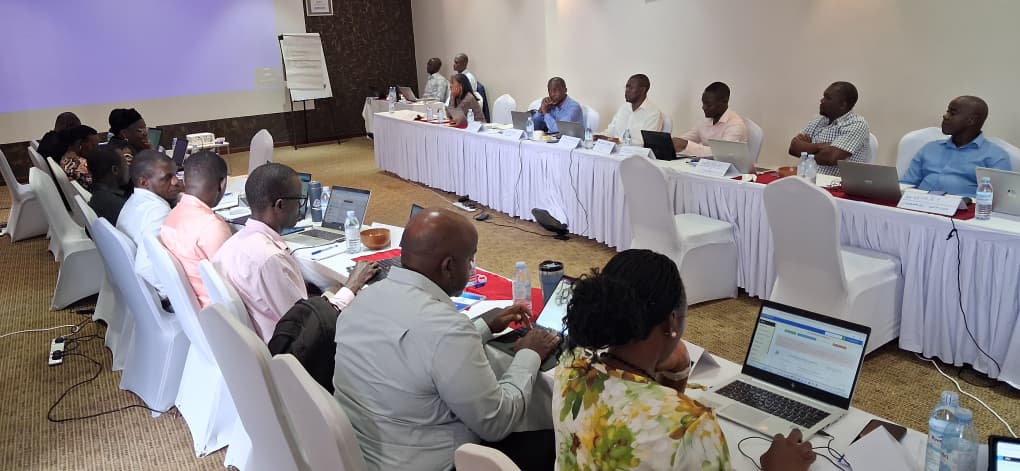 UNBSug's tweet image. #ThisWeek

Uganda National Bureau of Standards (UNBS) senior officials participated in a 5-day Training of Trainer (ToT) training held at Protea Skyz Hotel in Kampala.
 
This training dubbed, "Training of Trainers" (ToT) program is designed to transform technically competent UNBS