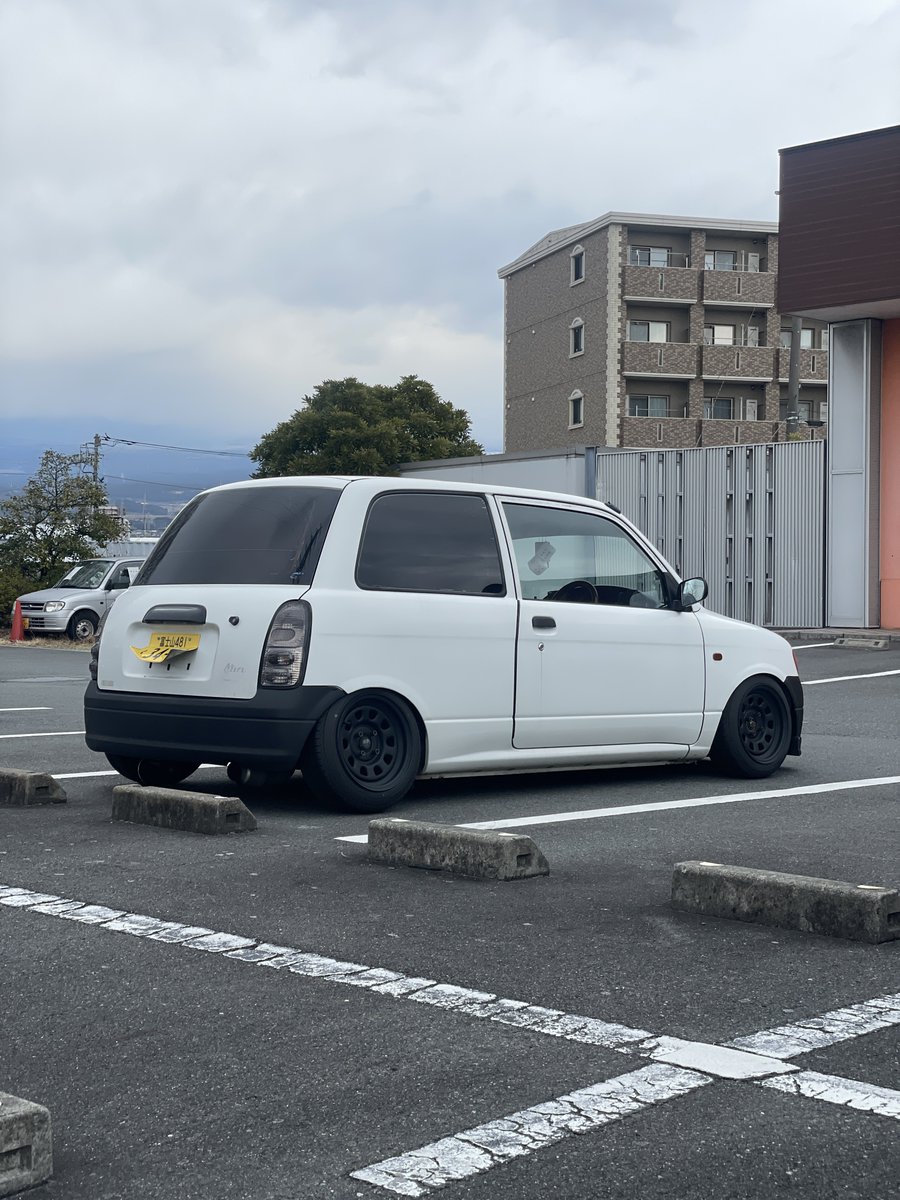ミラのおしりスカスカなの気になる
スリットスポイラーとか付けたらいい感じかなー？