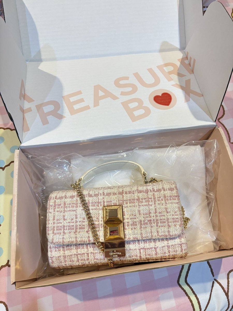 ssy09yr3's tweet photo. ปล่อยต่อน้า treasure box ไม่มีตน. อปกครบ ไม่ค่อยได้ใช้ เก็บไว้ในกล่องอย่างดี ใครสนใจเดมมา #treasurebox #ส่งต่อกระเป๋า #กระเป๋ามือสอง https://t.co/niFaFs2Fe8