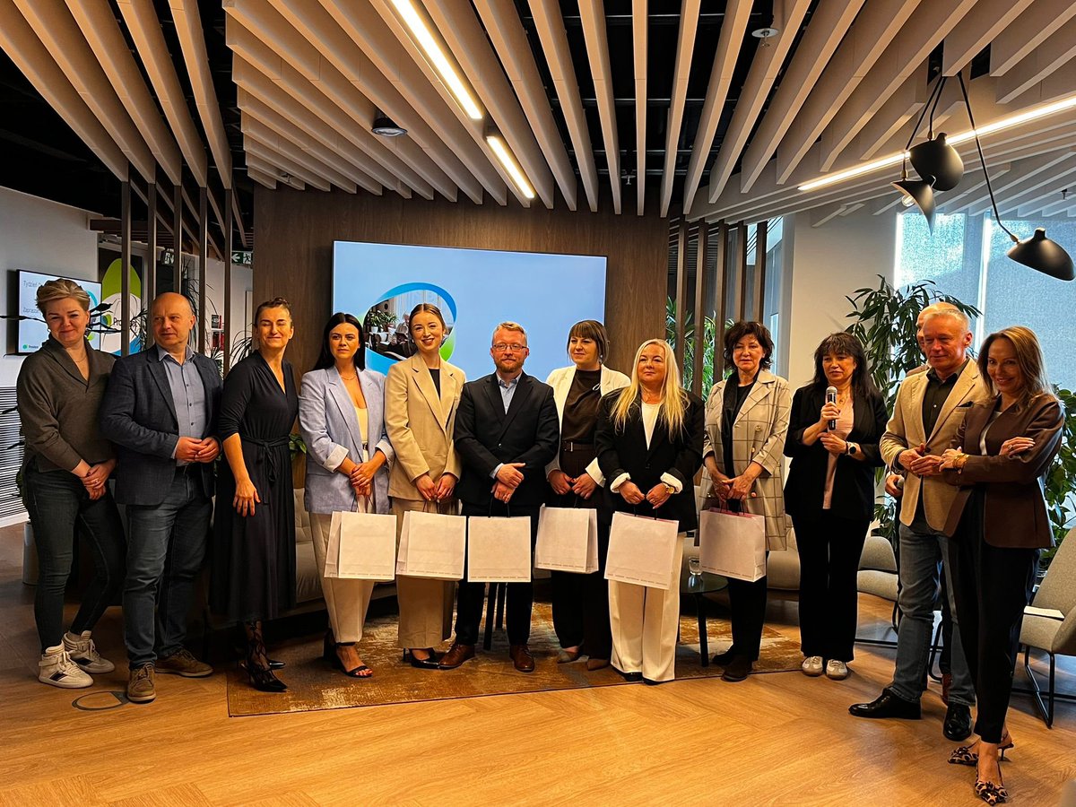 Provident_PL's tweet image. Uczestniczyli w nim zwycięzcy konkursu "VASy zmieniają na lepsze życie naszych klientów".
Miłym akcentem było wręczenie nagród przez członków zarządu.
#workplace #customercare #klientjestnajważnioejszy #TeamProvi