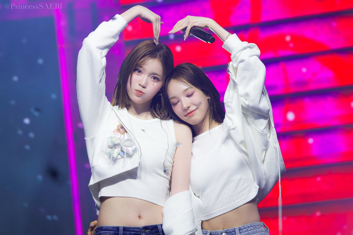 오늘 세상에서 제일 사랑받는 강아지 유사랑에게 
생일 축하해~!!
항상 사랑이가 우리한테 행복한 말들 많이 전해주는 것처럼,오늘은 수많은 나야들한테 행복한 말들 듬뿍 받았으면 좋겠어
분명 오늘은 누구보다 제일 행복한 하루가 될 거야〜우리 사랑이 진짜 많이 사랑해
#AllLoveForSarang