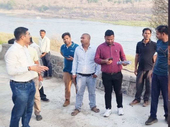 DM_Khandwa's tweet image. ➡️ कलेक्टर श्री ऋषव गुप्ता ने शुक्रवार सुबह ओंकार पर्वत की परिक्रमा कर वहां सिंहस्थ-2028 को ध्यान में रखते हुए किए जा रहे विकास कार्यों का जायजा लिया।

Read More : facebook.com/share/p/1Aycvv…

@CMMadhyaPradesh 
@DrMohanYadav51 
@JansamparkMP
@minculturemp 
#khandwa