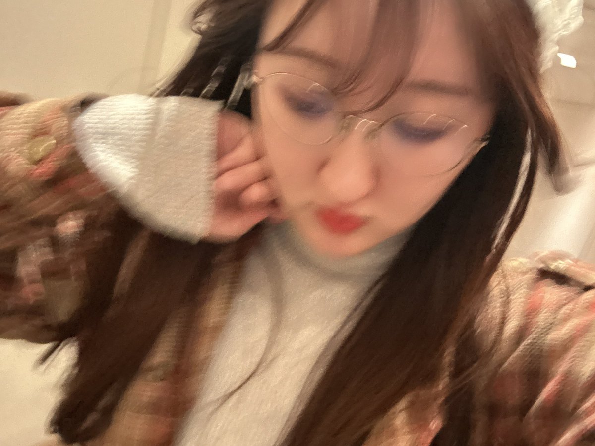 『プレイス』3日目でした！！
ご来場いただいた皆様ありがとうございました🎶
折り返しあっという間です😳

17日22:00より収録映像が配信開始されています！
リアルタイム待機してくださった方はごめんなさい🙇‍♀️
配信アーカイブをお楽しみください🥰🙇‍♀️

明日も全力でやりきります✊
 #舞台26プレイス