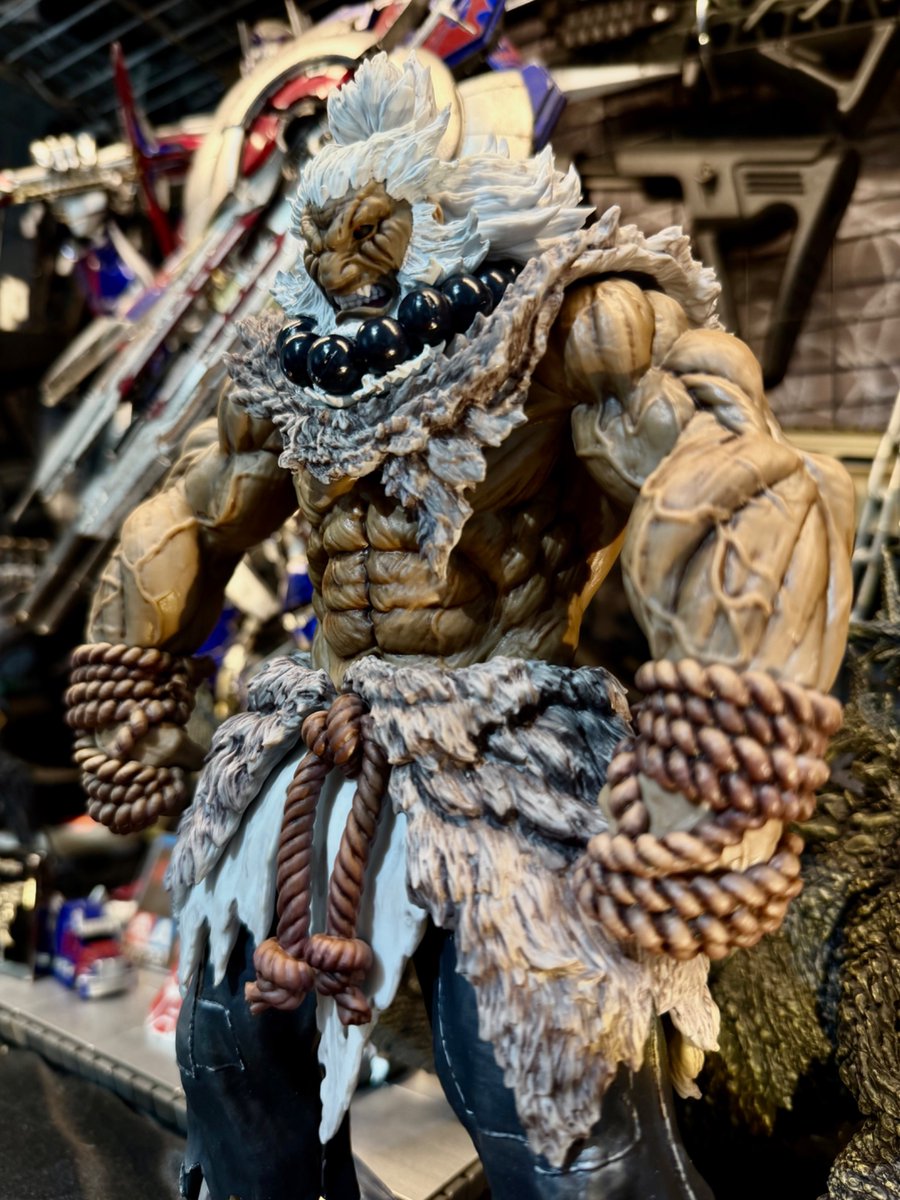 karisan47's tweet photo. 一番くじ 豪鬼 ラストワン
マッチョフィギュアいいですねー💪
ただ実物展示された時の塗装のしょぼさが衝撃的で買うのやめようかと。
でも割と簡単に塗装出来るらしいのでやっぱしゲット！ https://t.co/sdJ22pkscu