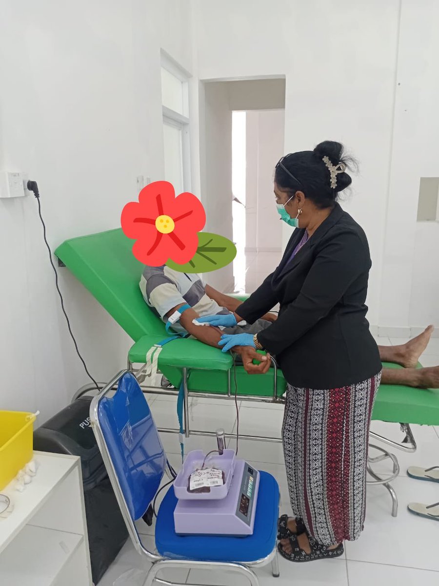 La Lic. en Laboratorio Clínico Irenia Hernández, miembro de la #BMCTL #HROecusse, participa activamente en la extracción de sangre, garantizando un proceso seguro y confiable para salvar vidas. Donar sangre es regalar vida; cada extracción es un acto de esperanza.
#CubaCoopera