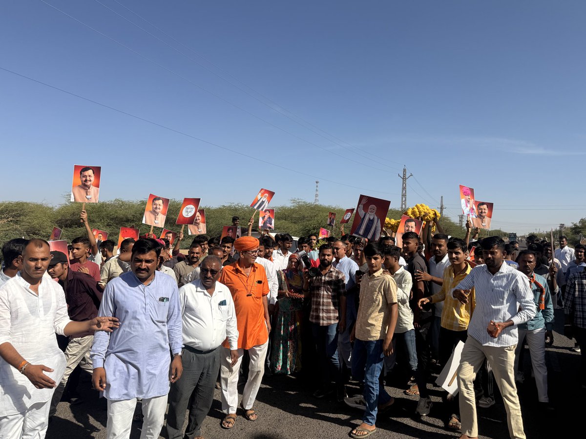 आज जैसलमेर से बाड़मेर की यात्रा के दौरान आप सभी ने जिस आत्मीयता, स्नेह और आदर के साथ मेरा स्वागत किया, वह मेरे लिए अत्यंत हृदयस्पर्शी और अविस्मरणीय अनुभव रहेगा।
मैं आप सभी के इस प्रेम और सम्मान के लिए हृदय से आभारी हूँ और सदैव आपका ऋणी रहूँगा।
 #shankargora  #BJYM  #BJP