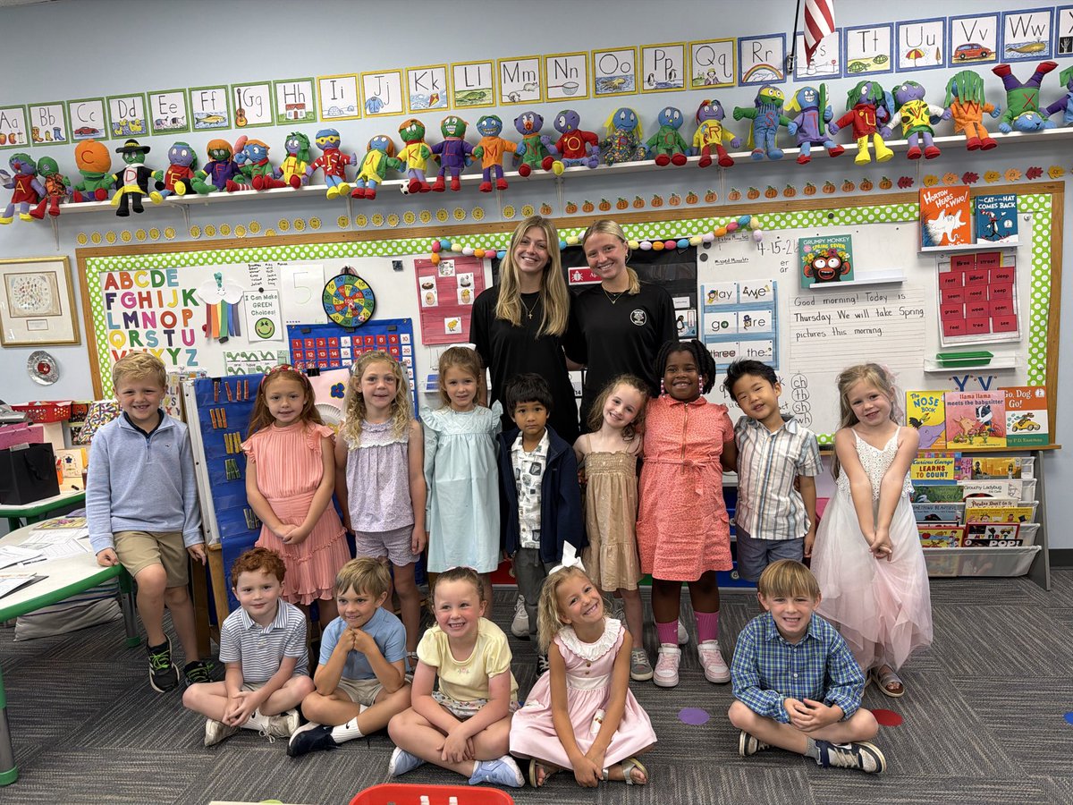 MercerWSoccer's tweet photo. Story time at Stratford 🧡🧸📚

#MUWS | #GOBEARS https://t.co/VobGbumrWo