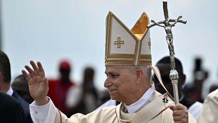 UN PAPA RENOVADO Y MÁS SEVERO CELEBRA UNA MISA CAMPAL EN CAMERÚN

El papa León XIV encabezó una multitudinaria misa campal en Duala, Camerún, ante más de 130 mil fieles este viernes, con un discurso que reflejó posiciones más fuertes en materia social y en favor de la