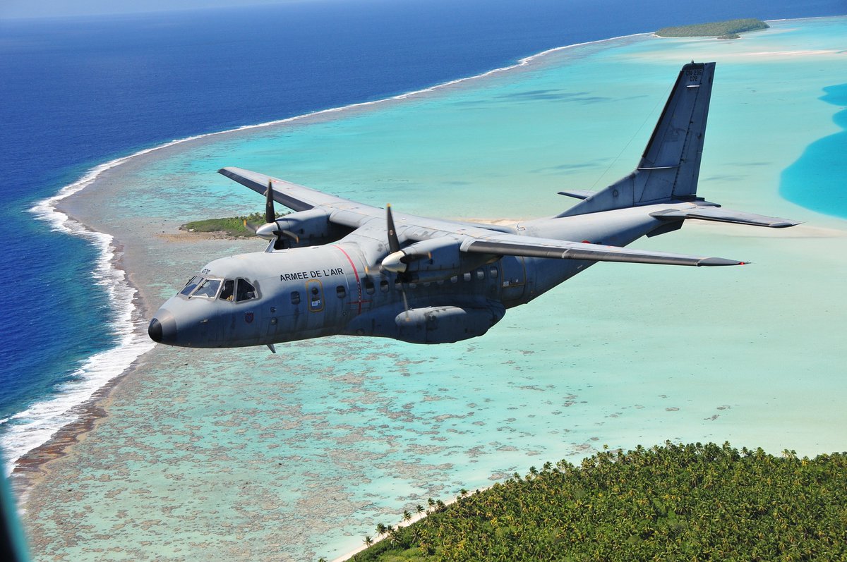 Armee_de_lair's tweet image. 30 ans de Casa en Polynésie française…🌺✈️
Polyvalent, robuste, indispensable : un lien vital entre 118 îles dispersées sur un territoire grand comme l’Europe.
🚑 Évacuations sanitaires
📦 Transport
🌊 Surveillance maritime
Depuis 30 ans, le Casa veille. 
urlr.me/JkdXQB