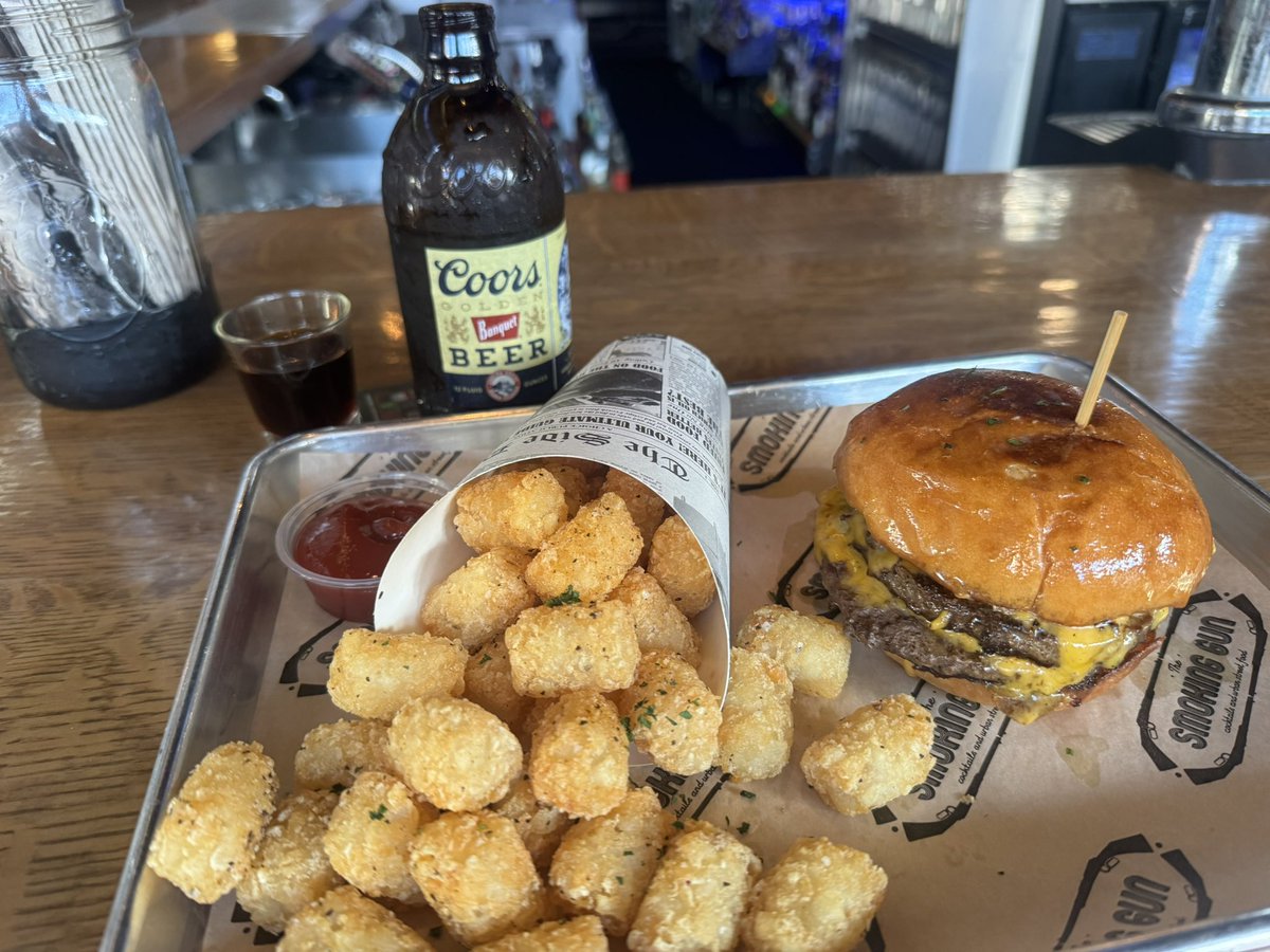 CoachHop's tweet image. 🍔🍟🍺🥃 #Thursday #HappyHour #TheSmokingGun #FridayEve #FridayJr #PreGameForTheWeekend