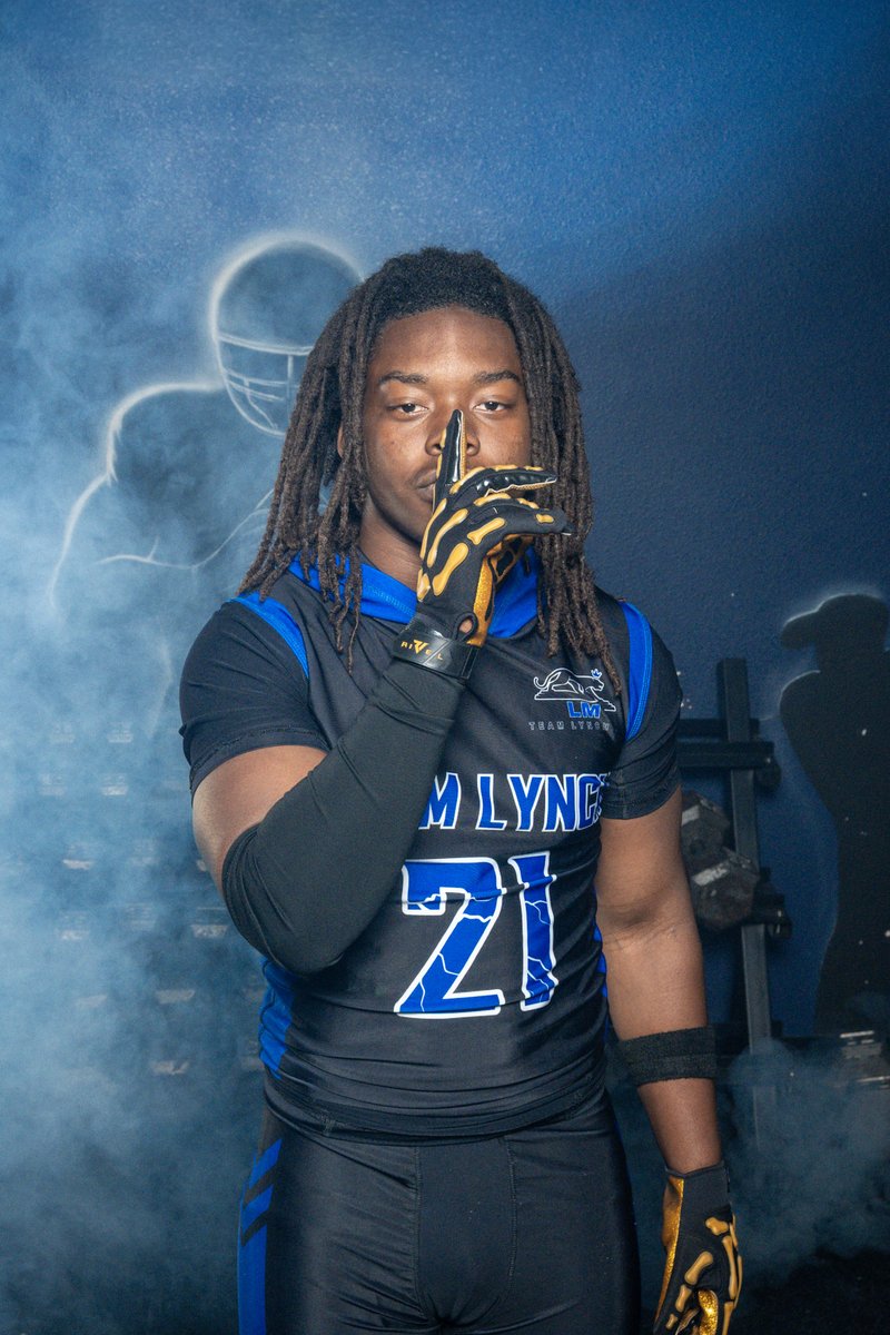 troydwilliamsjr's tweet photo. Thanking the Lord for blessing me to see year 17. 🙏🏾

As I go through this journey called life, I will always continue to put God first. I'm excited for my future.

Shout out to @KeLockedIn &amp; @fliksby2b for the dope shoot! 🔥🔥

Thanks for facilitating this @coachlynch42 💯 https://t.co/3Az0guusjA