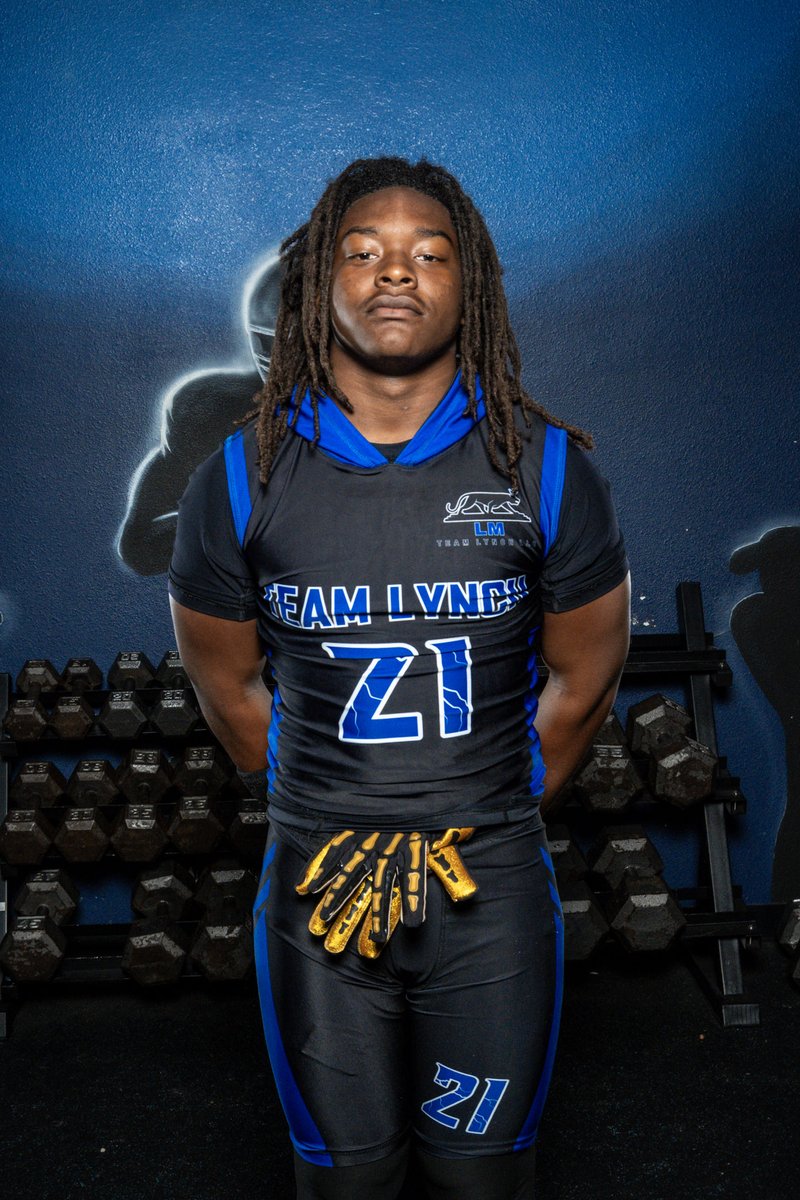troydwilliamsjr's tweet photo. Thanking the Lord for blessing me to see year 17. 🙏🏾

As I go through this journey called life, I will always continue to put God first. I'm excited for my future.

Shout out to @KeLockedIn &amp; @fliksby2b for the dope shoot! 🔥🔥

Thanks for facilitating this @coachlynch42 💯 https://t.co/3Az0guusjA
