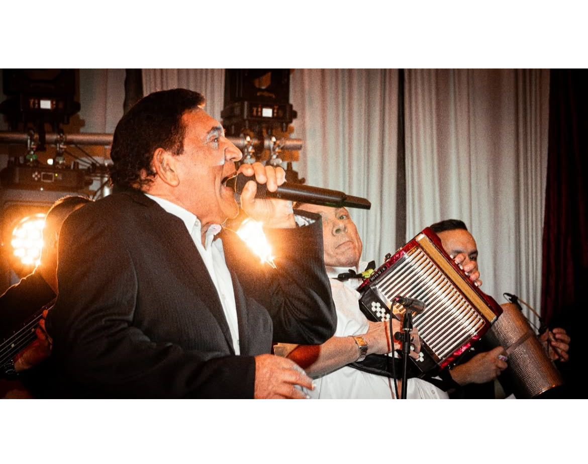 Intervallenato's tweet image. Con ese vallenato auténtico, #sentimental y parrandero, @PonchoZuleta y El @CochaMolina7, siguen imparables con el tour ‘Muchas gracias’ por Estados Unidos. intervallenato.com/inicio/poncho-…