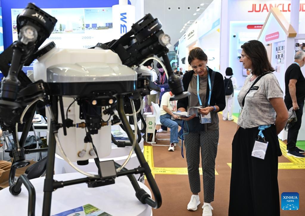 ChinaEUMission's tweet image. #Drones at Canton Fair showcase low-altitude economy advances.

The 139th edition of the #China Import and Export Fair, also known as the #Canton_Fair, opened here on Wednesday, drawing a record number of over 32,000 participating enterprises.